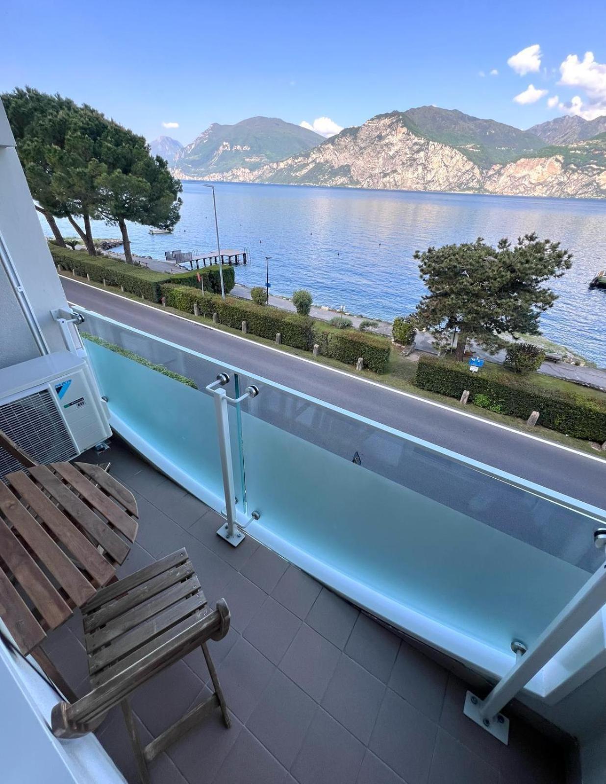 Апартаменти Val Di Sogno Grand View Мальчезіне Екстер'єр фото